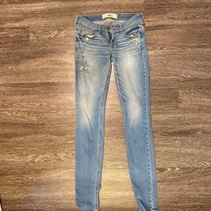 Distressed Hollister skinny jeans 3L